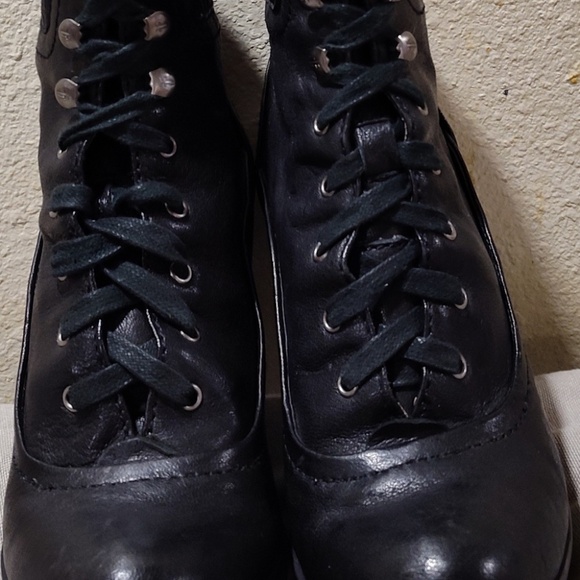 FRYE Black Ankle High Heel Round Toe Leather Booties Size 6.5 - Picture 4 of 8